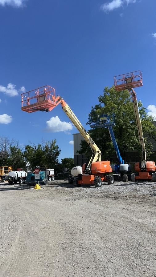 2022 JLG 660SJ