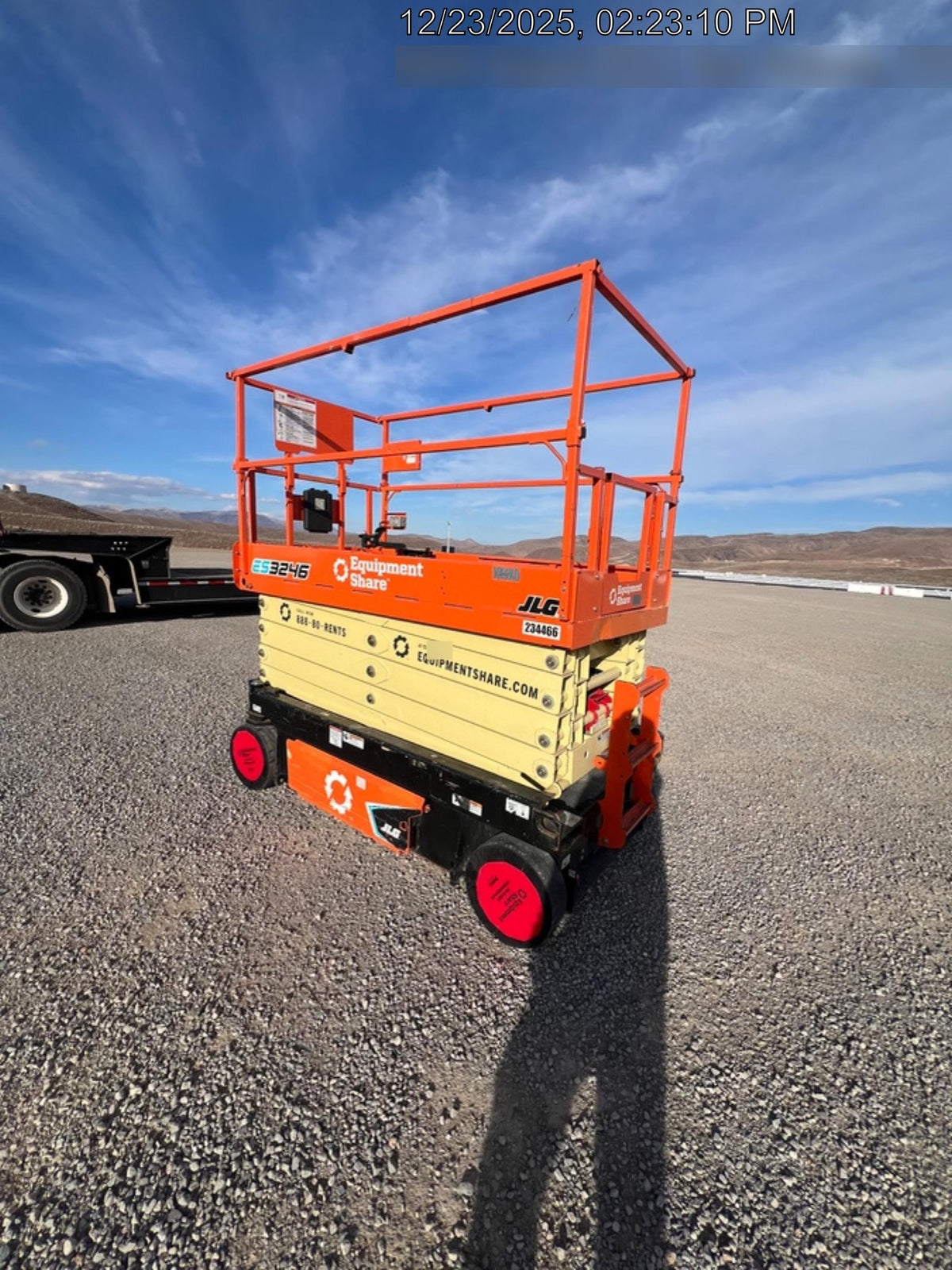 2022 JLG ES3246