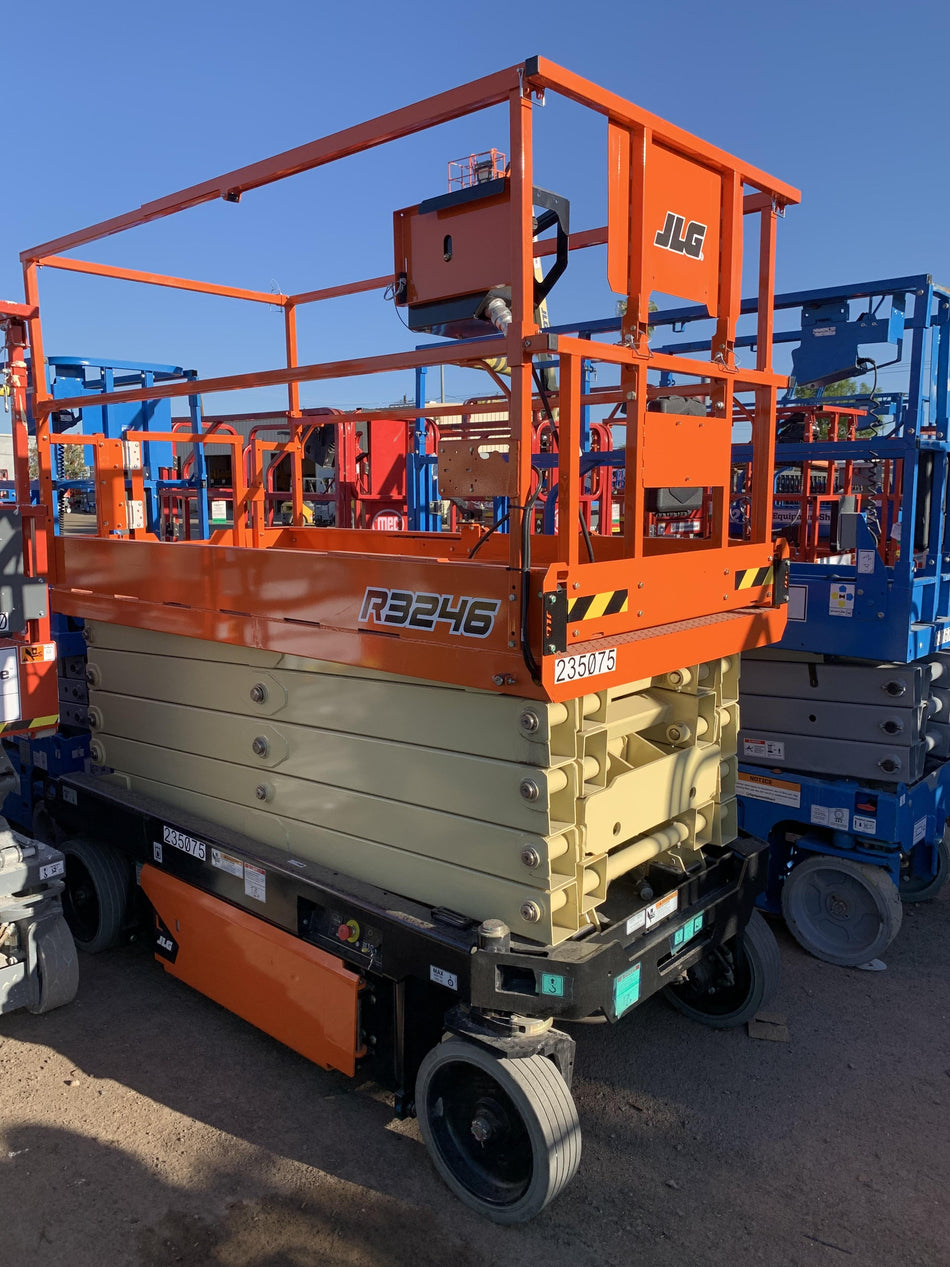 2022 JLG R3246