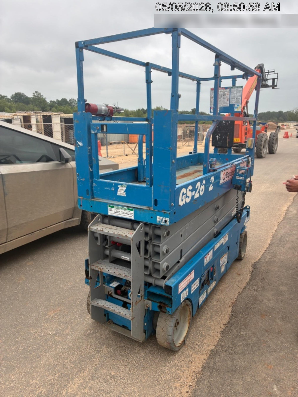 2019 Genie GS-2632 Folding rails with half height swing gate