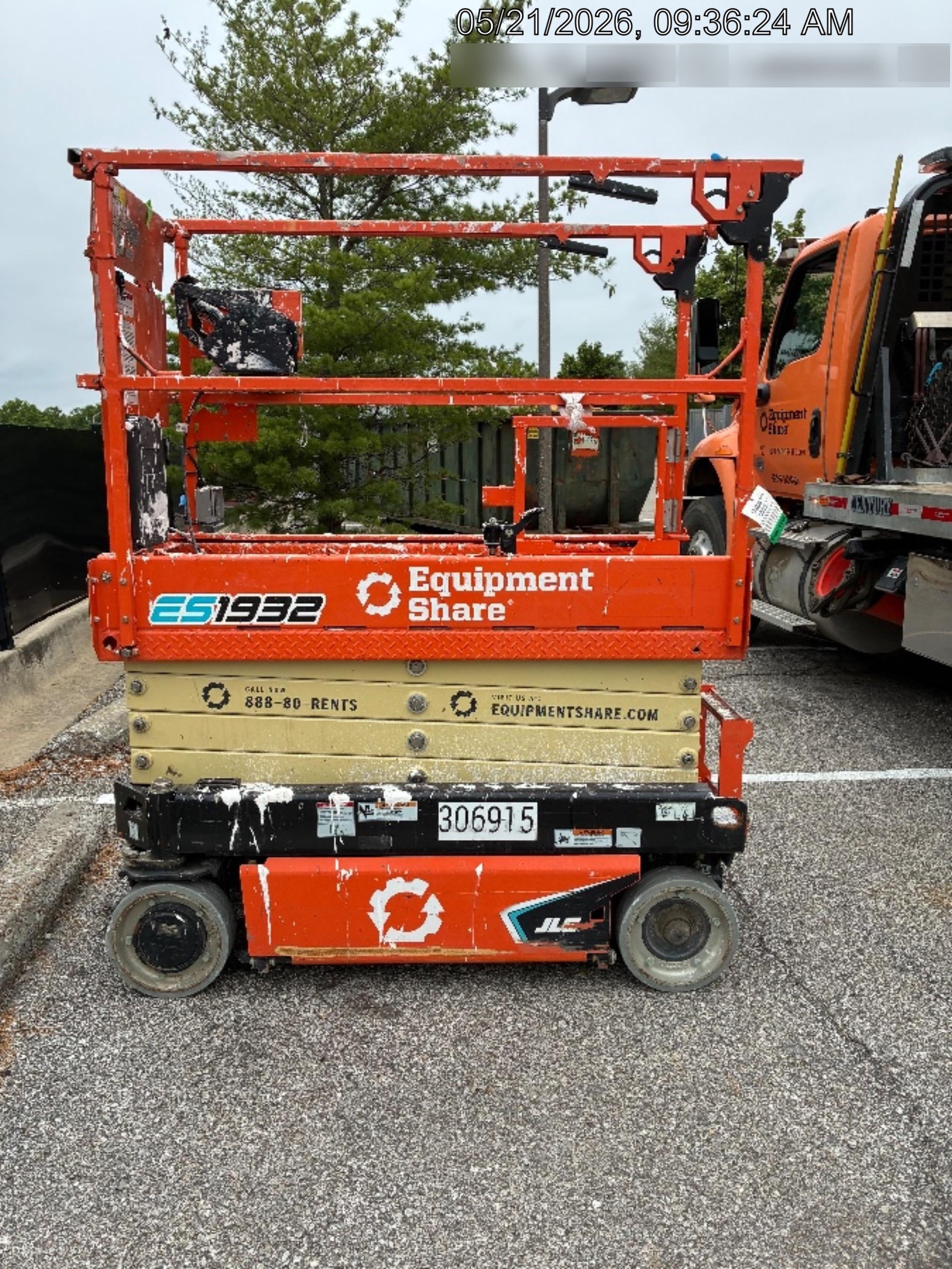 2023 JLG ES1932