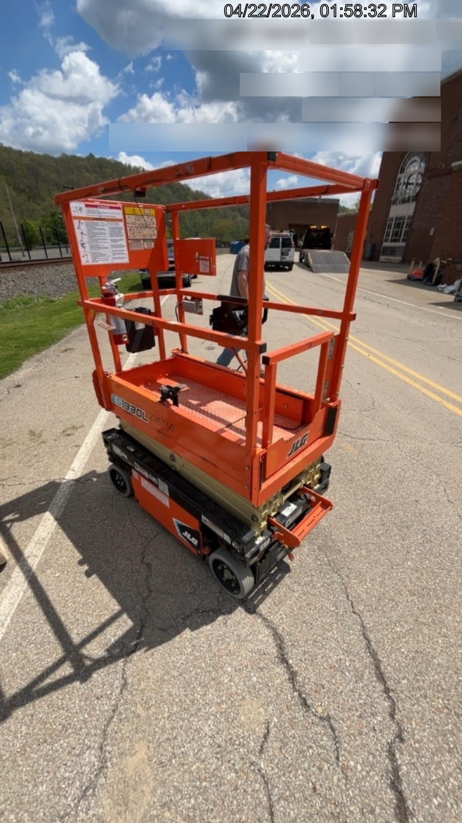 2022 JLG ES1330L