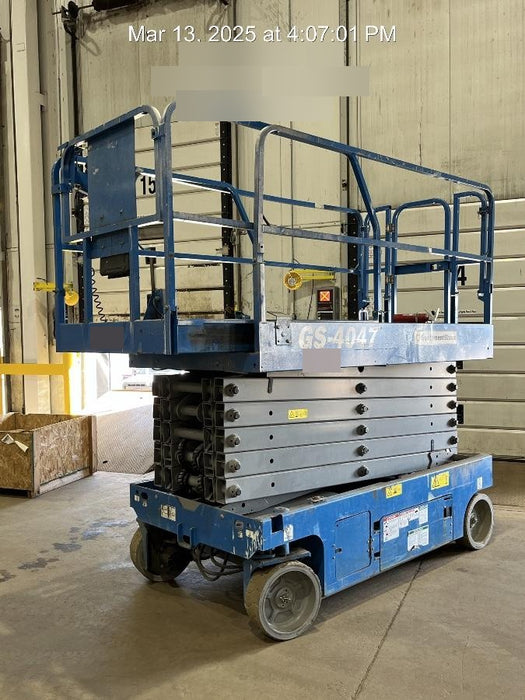 2019 Genie GS-4047 Folding rails with half height swing gate