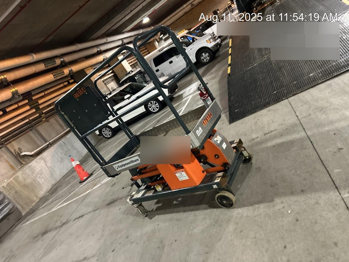 2021 JLG 1030P
