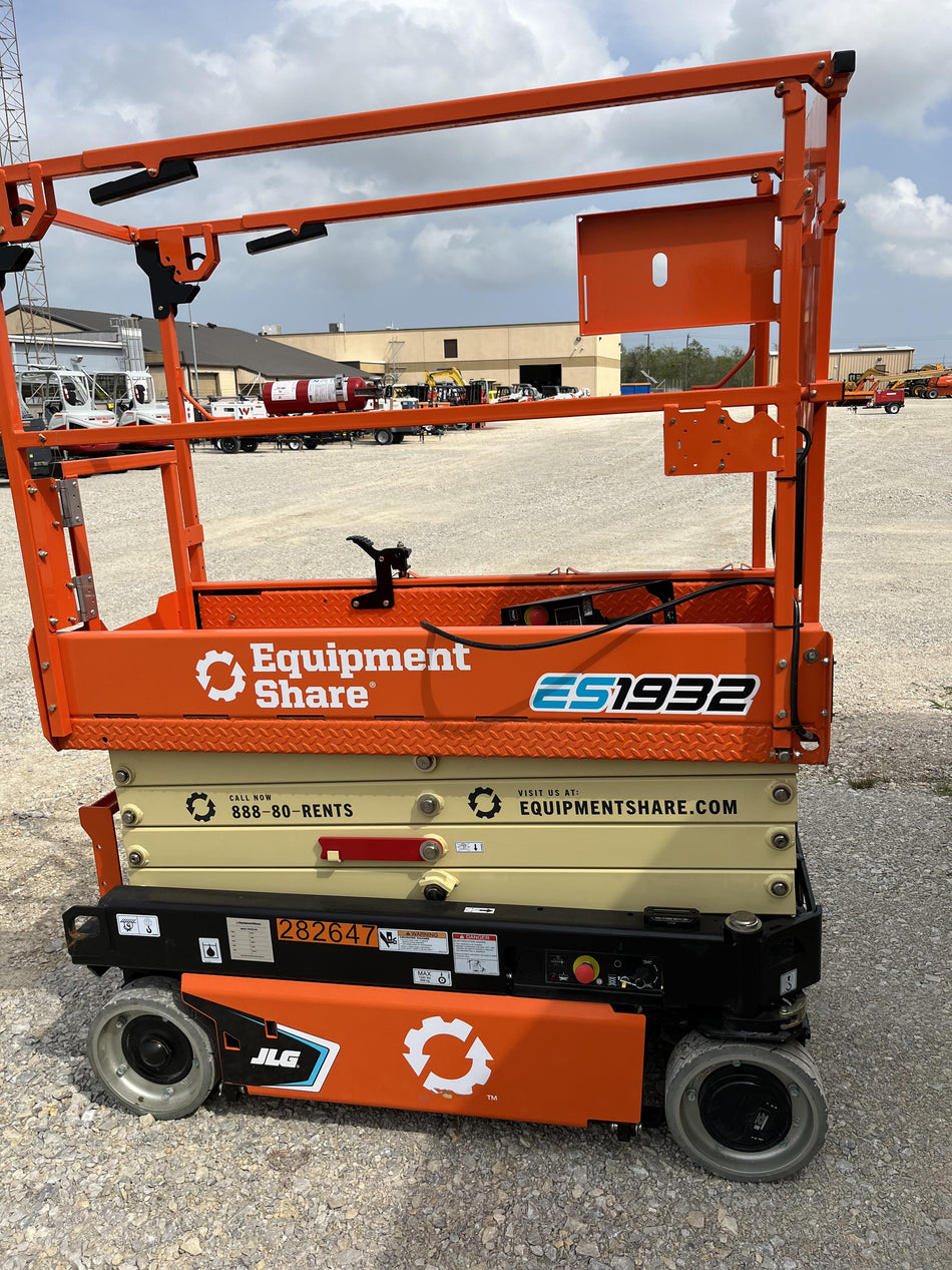 2022 JLG ES1932