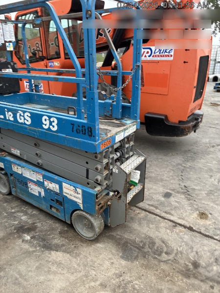 2018 Genie GS-1930 Genie GS-1930 Lift w/Fixed Rail and Chain Entry