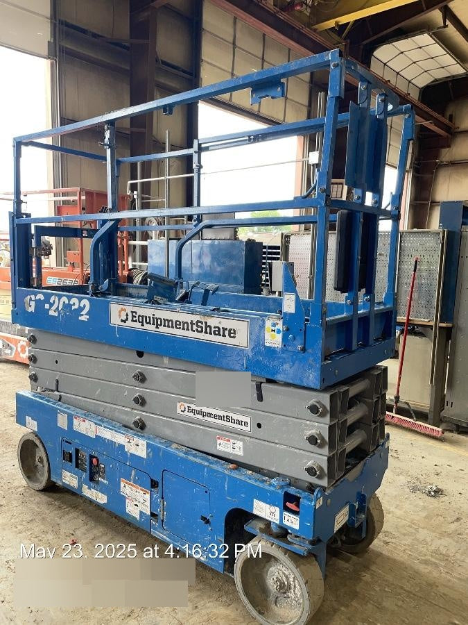 2020 Genie GS-2632 Solid NM Tires, Folding Rails with half-height swing gate, Beacon