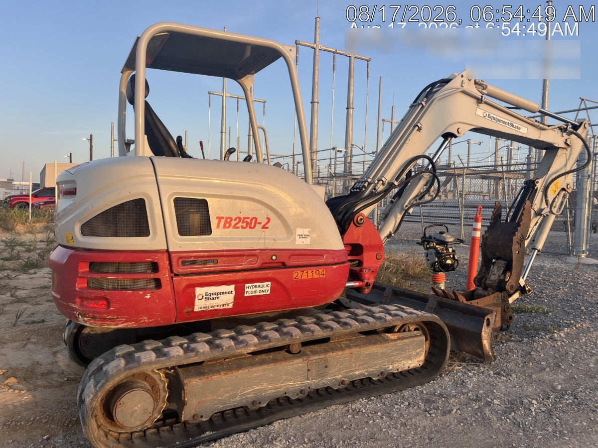 2022 TAKEUCHI TB250-2R
