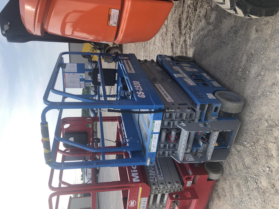 2019 Genie GS-1930 Fixed rails with chain Entry