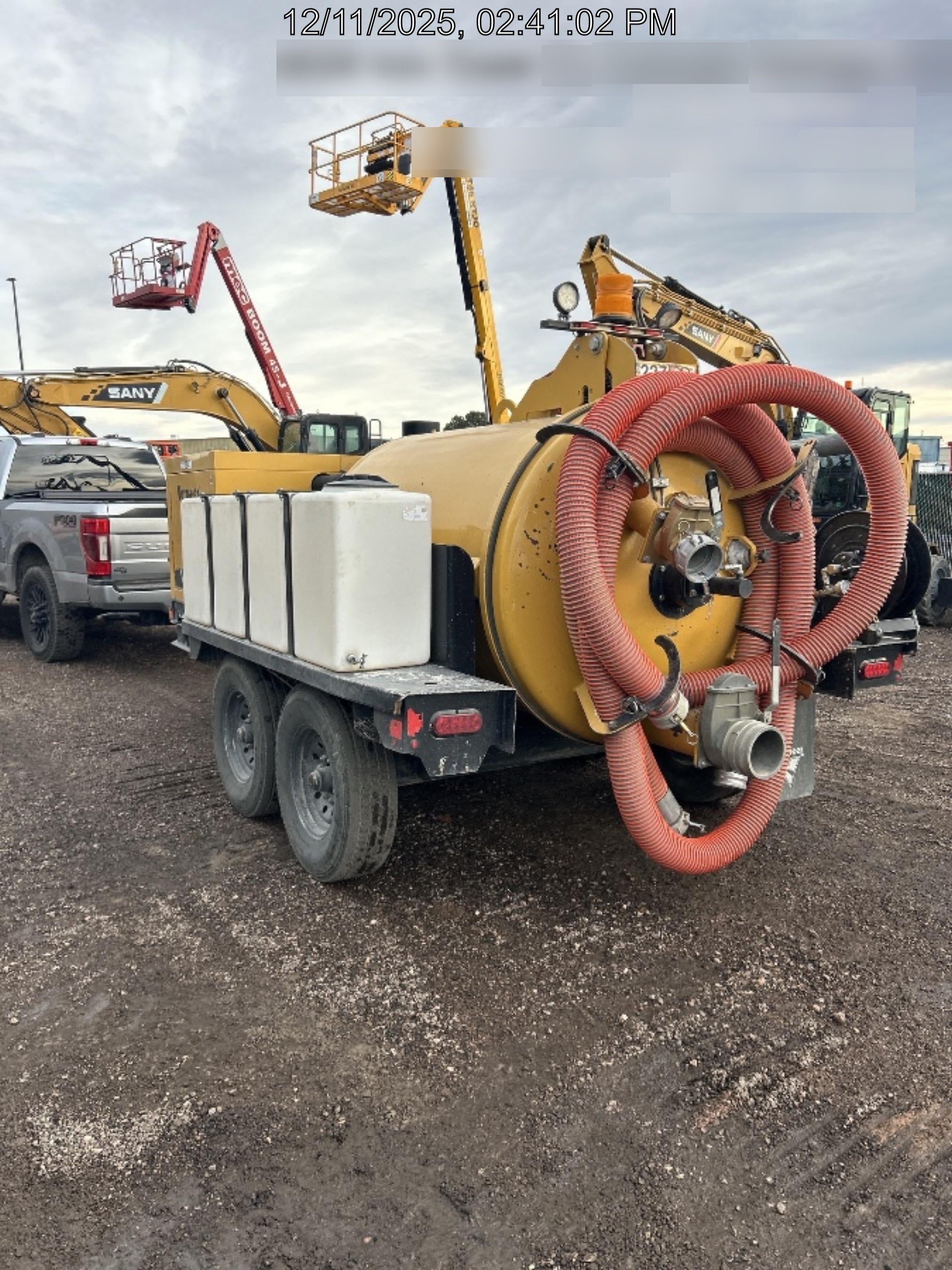 2022 Vac-Tron LP573XDT T4 Koehler Diesel Engine, 500 Gallon Debris Tank, x2 100 Gallon Water Tanks