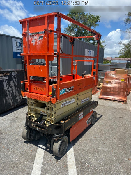 2022 JLG ES1932
