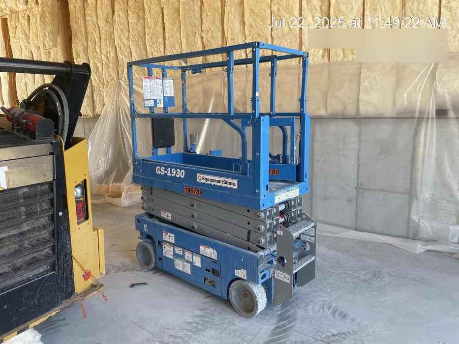 2020 Genie GS-1930 Solid Non Marking Tires, Beacon, Folding rails with half height swing gate, 800W Inverter