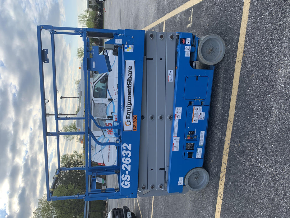 2020 Genie GS-2632 Solid NM Tires, Folding Rails with Half-Height Swing Gate, Beacon