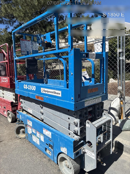 2020 Genie GS-1930 Solid Non Marking Tires, Beacon, Folding rails with half height swing gate, 800W Inverter