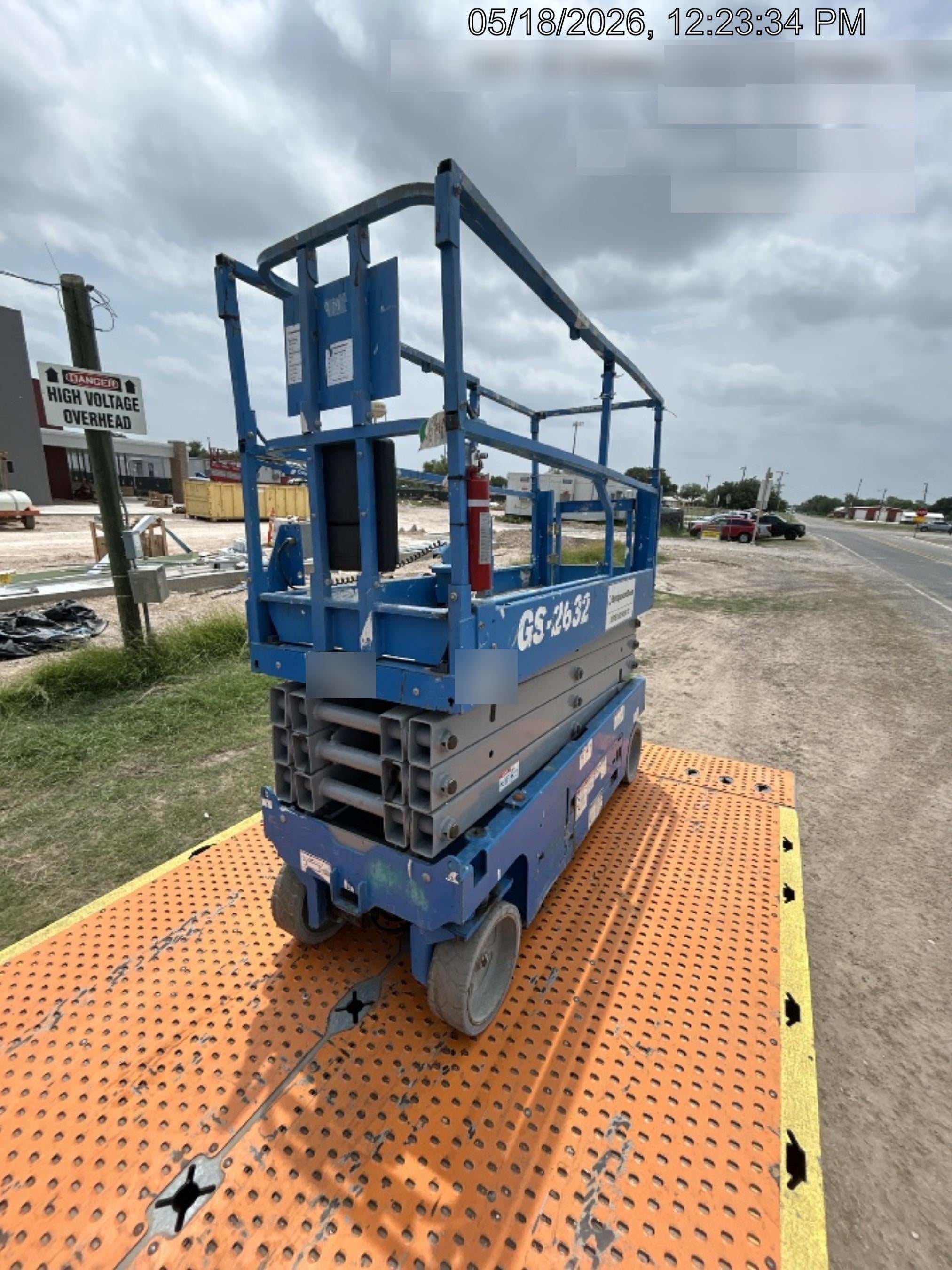 2019 Genie GS-2632 Folding rails with half height swing gate