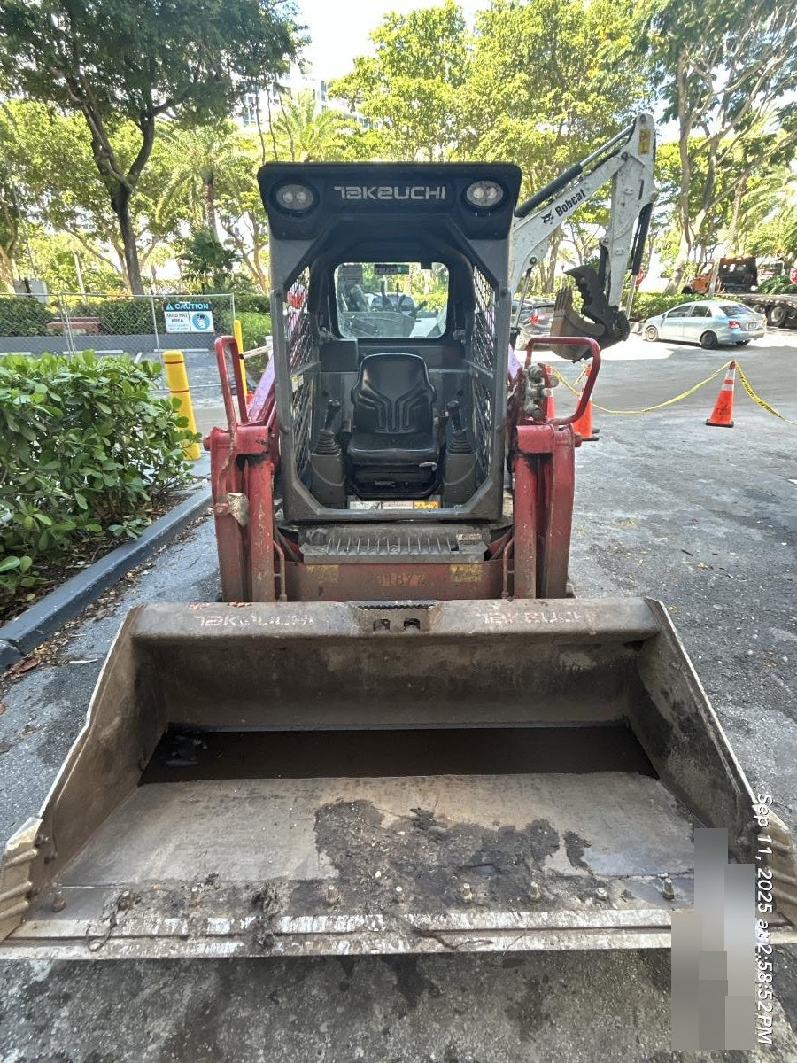 2023 TAKEUCHI 67" Smooth Bucket - Takeuchi