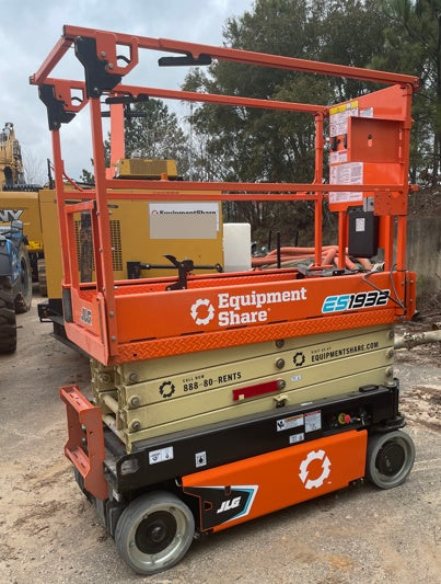 2023 JLG ES1932