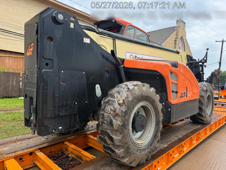 2022 JLG 1075