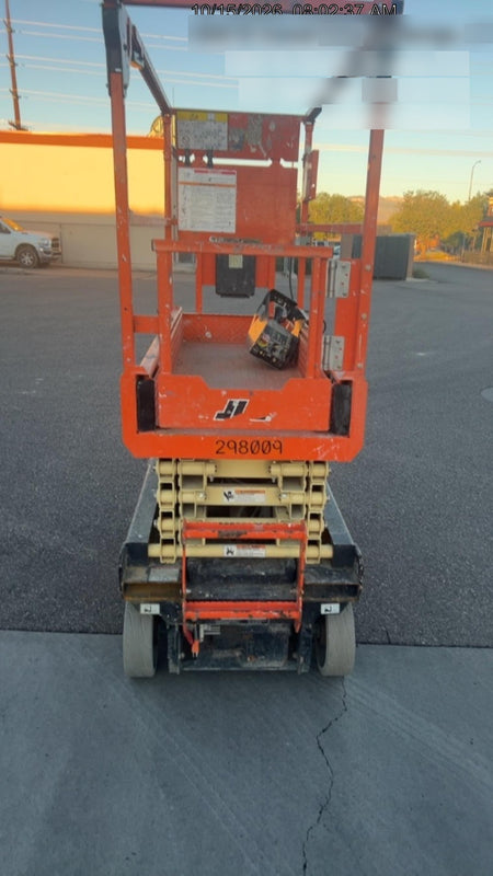 2023 JLG ES1932