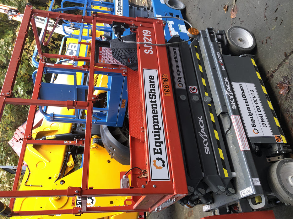 2020 Skyjack SJIII-3219 Solid NM Tires, Half height spring hinged entry gate, Dual Beacons, 800W Inverter