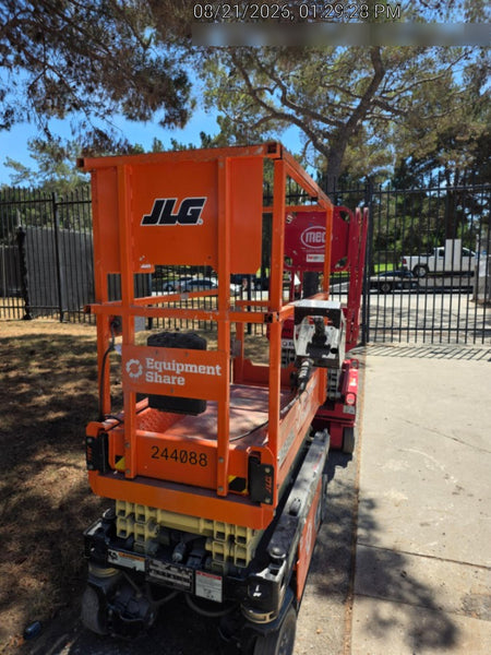 2022 JLG ES1330L