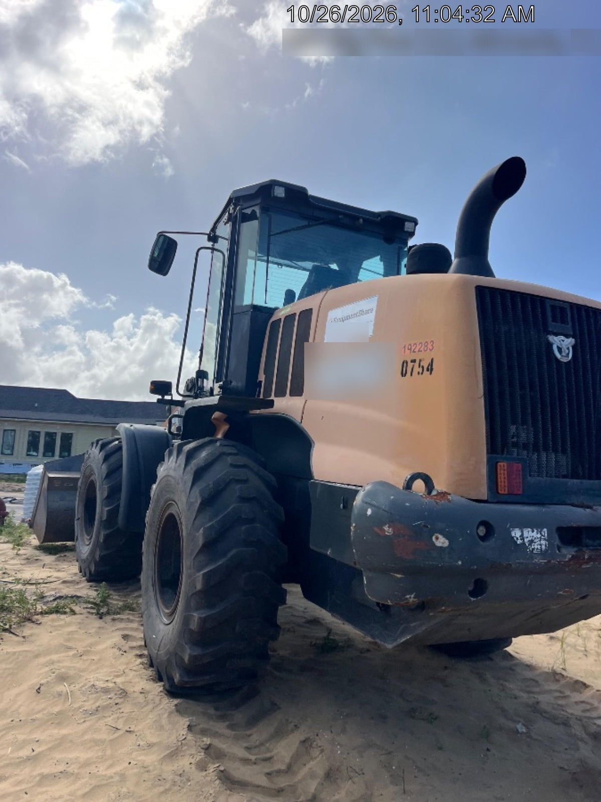 2017 Case 621G CLOSED CAB, JRB 416 STYLE HYD COUPLER