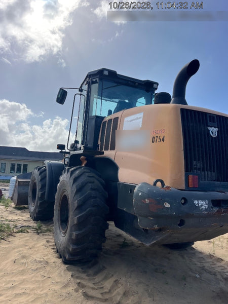 2017 Case 621G CLOSED CAB, JRB 416 STYLE HYD COUPLER