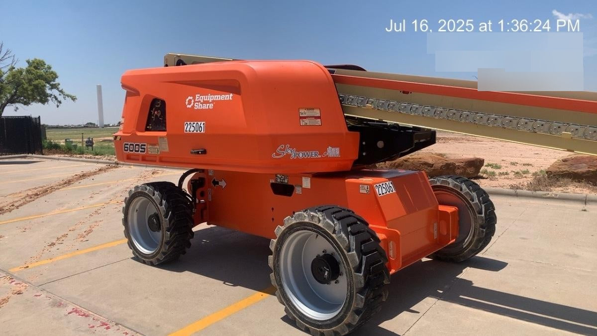 2022 JLG 600S