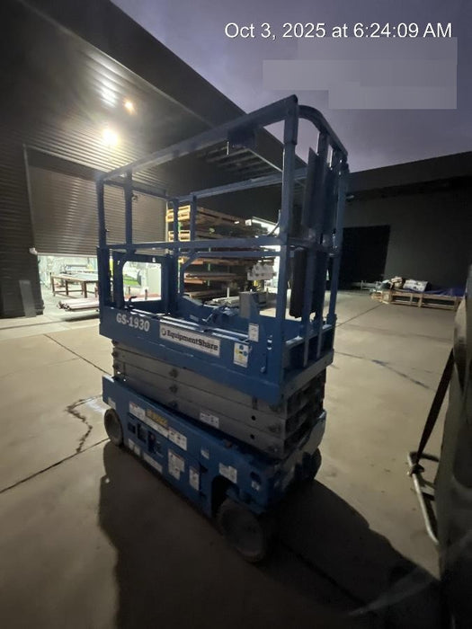 2020 Genie GS-1930 Solid Non Marking Tires, Beacon, Folding rails with half height swing gate, 800W Inverter