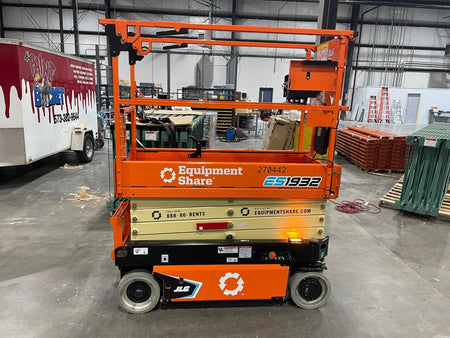 2022 JLG ES1932
