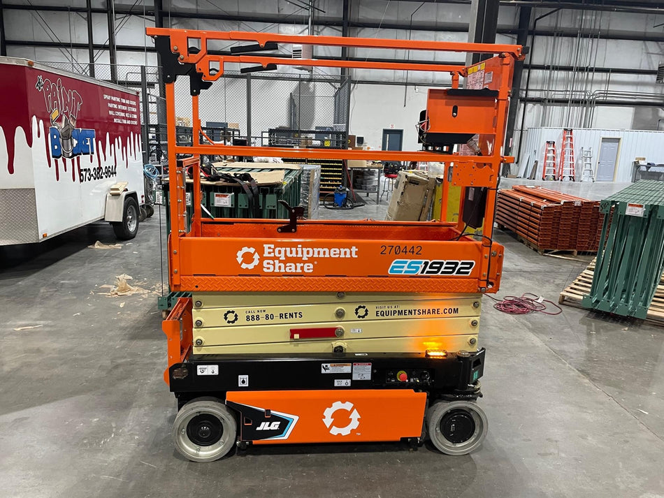 2022 JLG ES1932