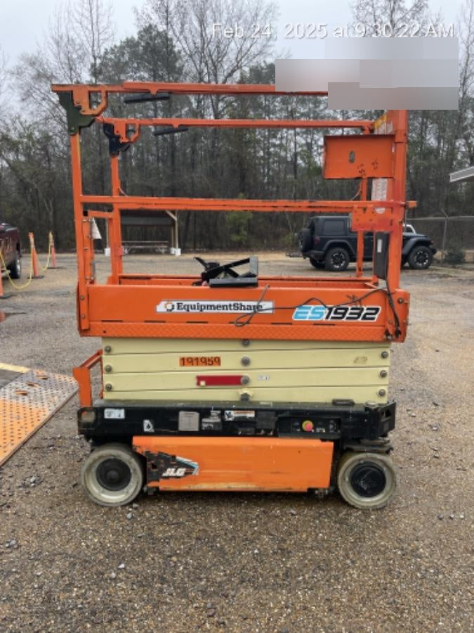 2021 JLG ES1932