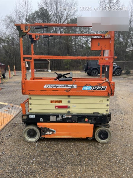 2021 JLG ES1932