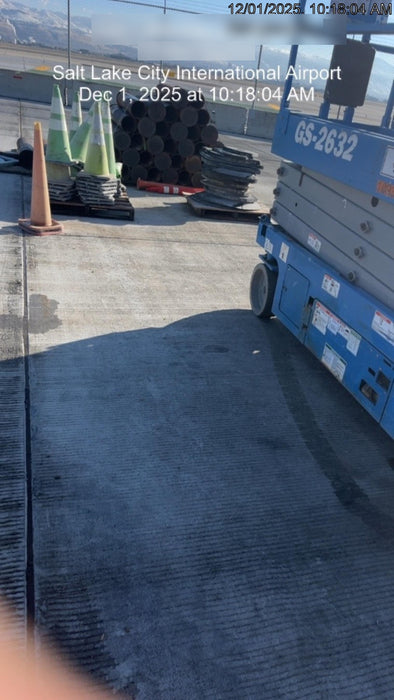 2020 Genie GS-2632 Solid NM Tires, Folding Rails with Half-Height Swing Gate, Beacon