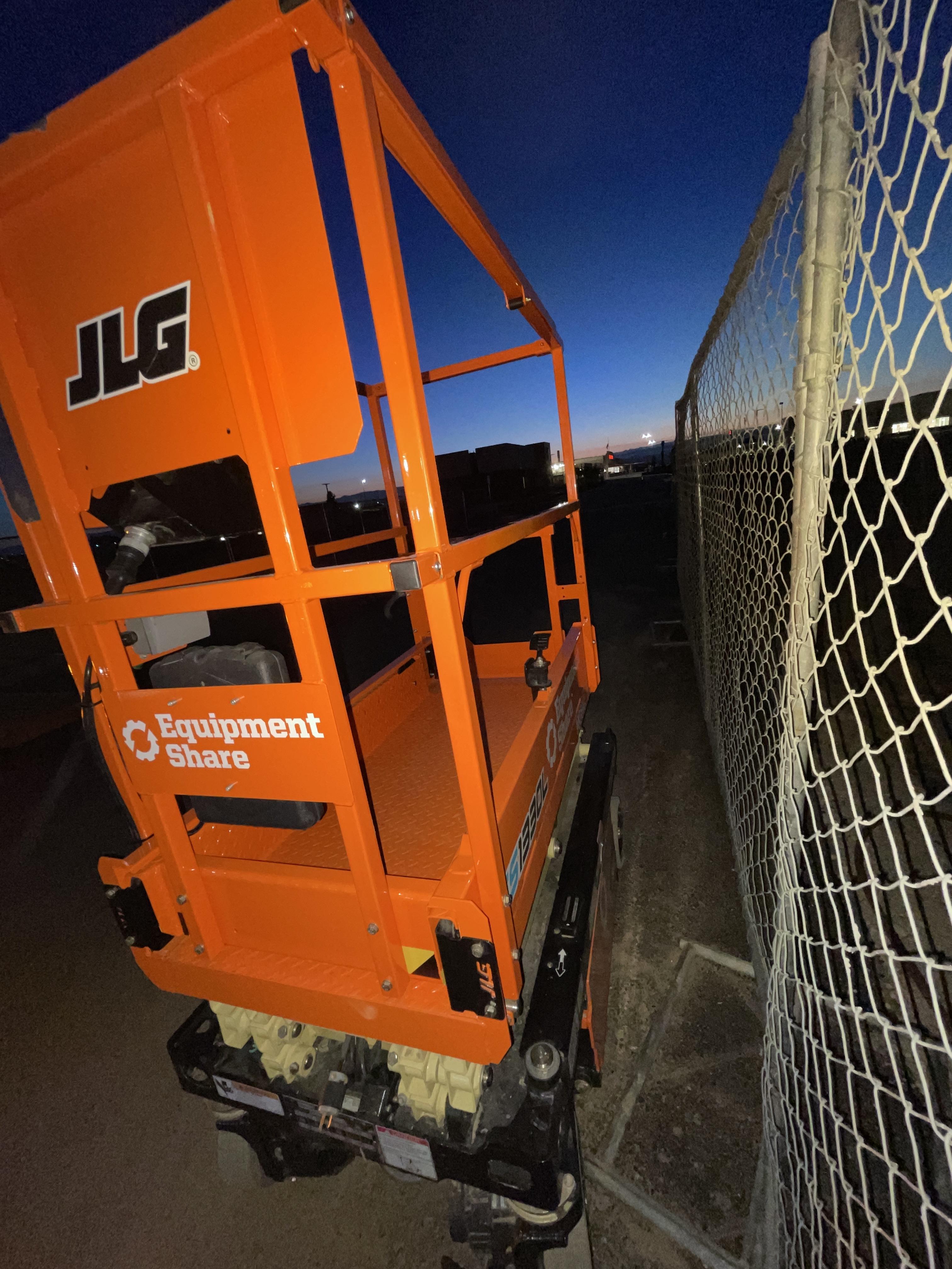 2022 JLG ES1330L