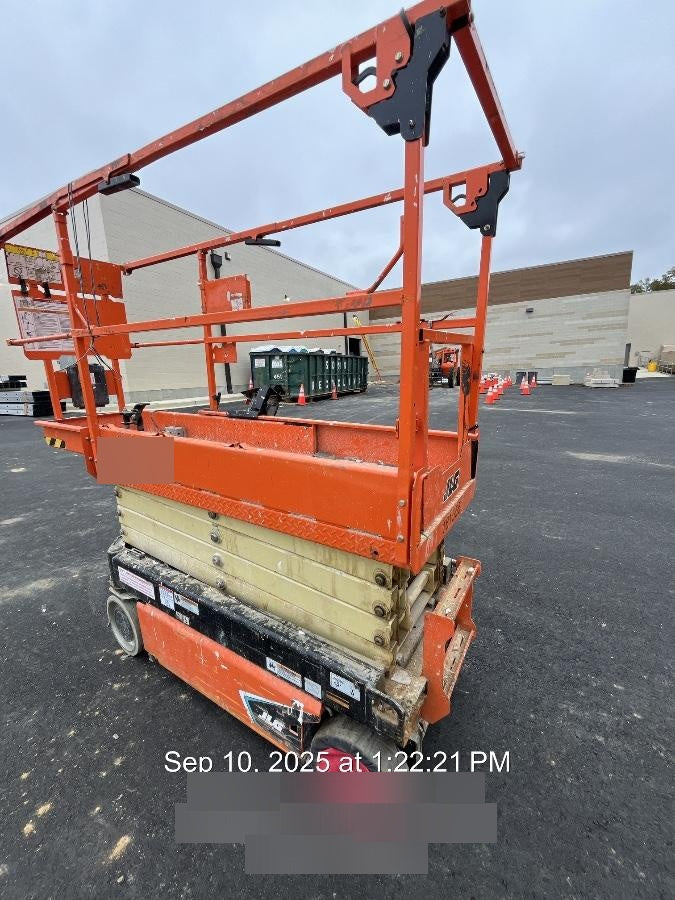 2021 JLG ES1932
