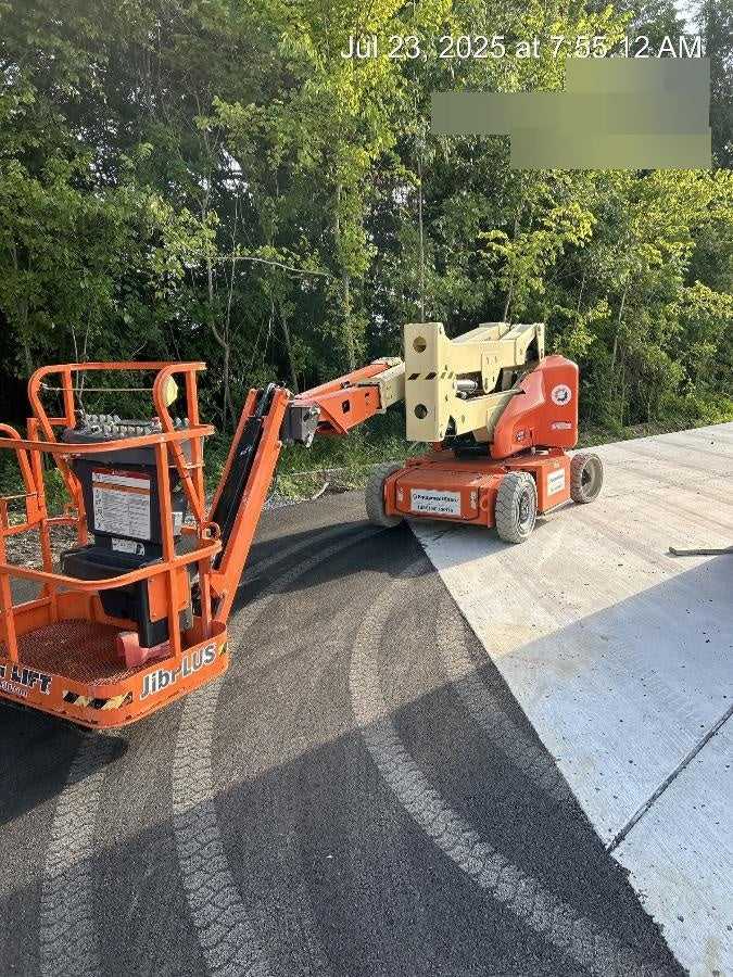 2021 JLG E400AJP Narrow