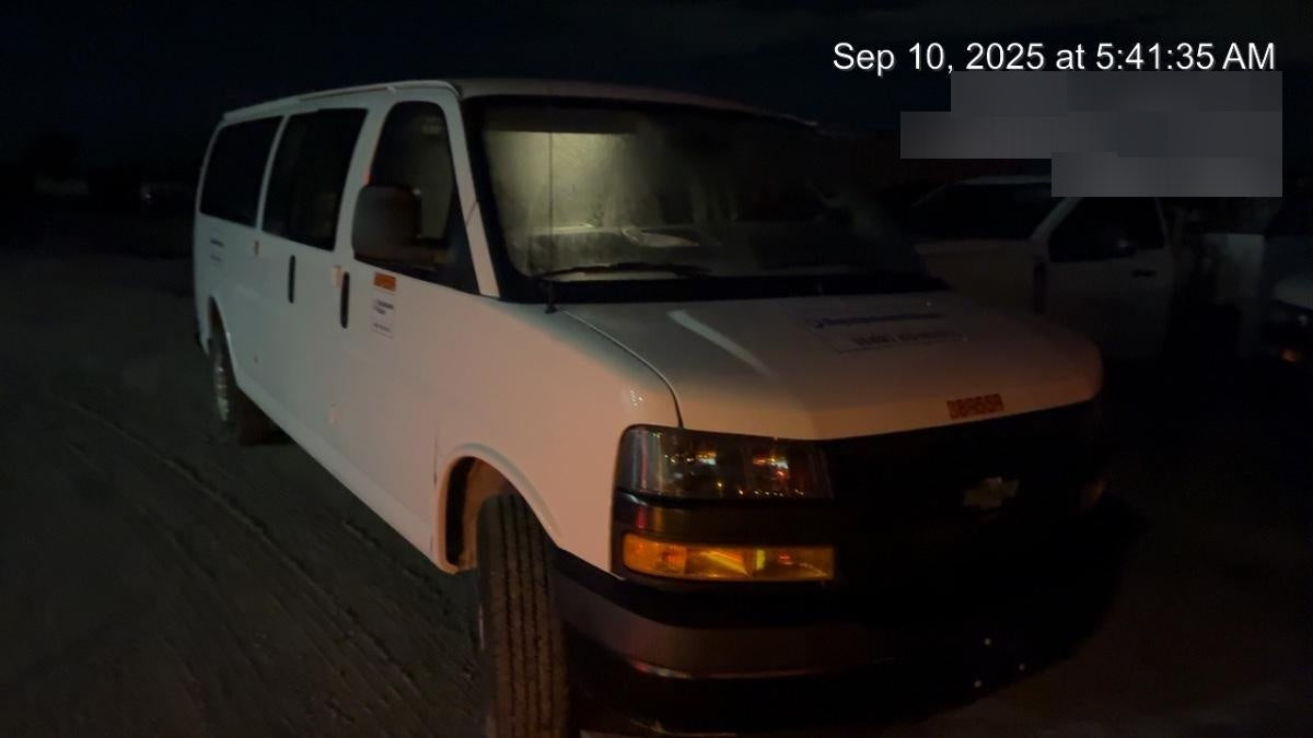 2023 CHEVROLET Express Van - Rental