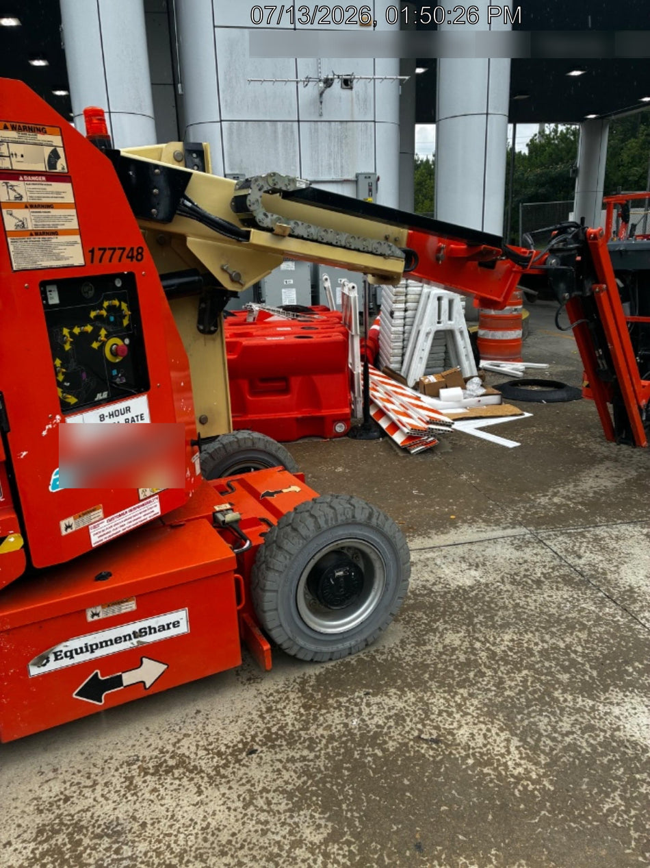 2021 JLG E300AJP