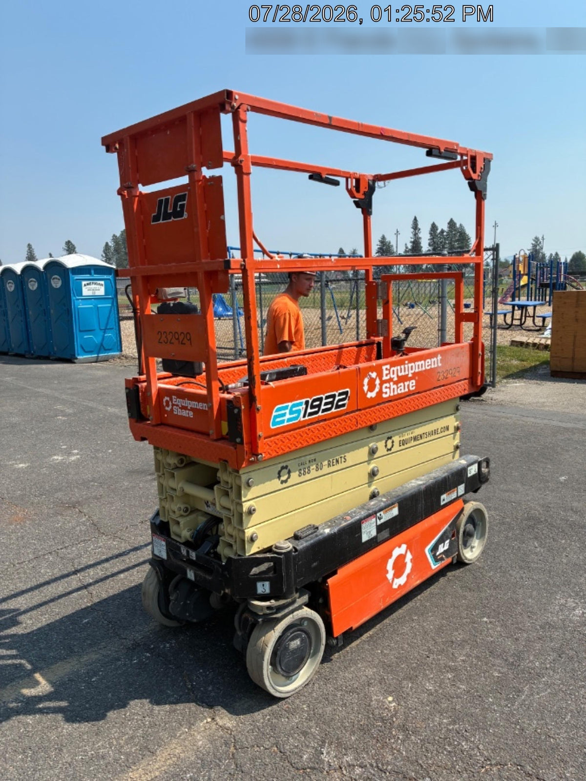 2022 JLG ES1932