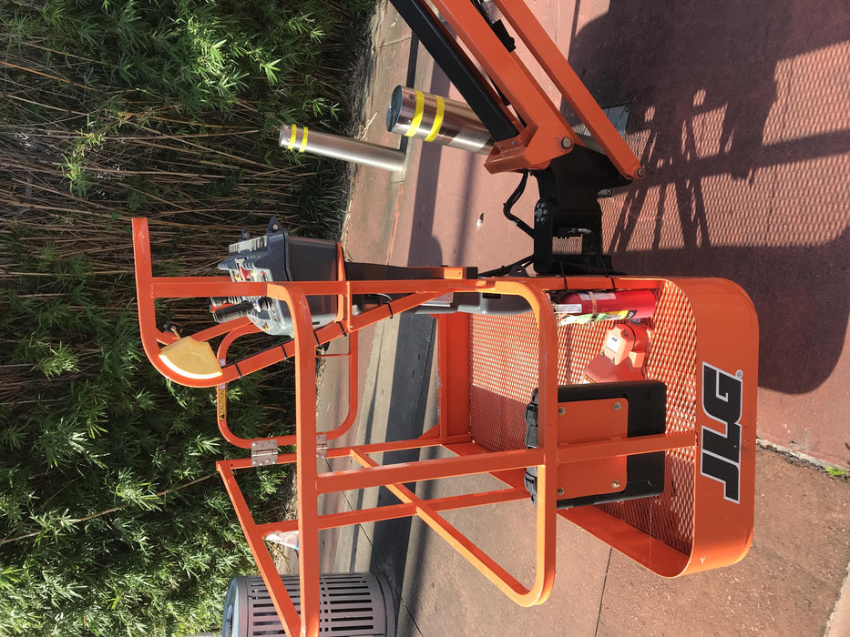 2019 JLG E450AJ