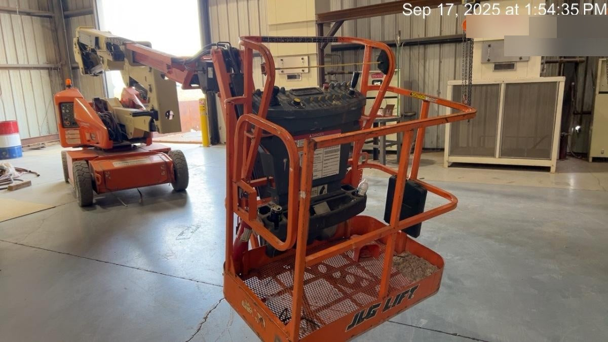 2020 JLG E400AJPN