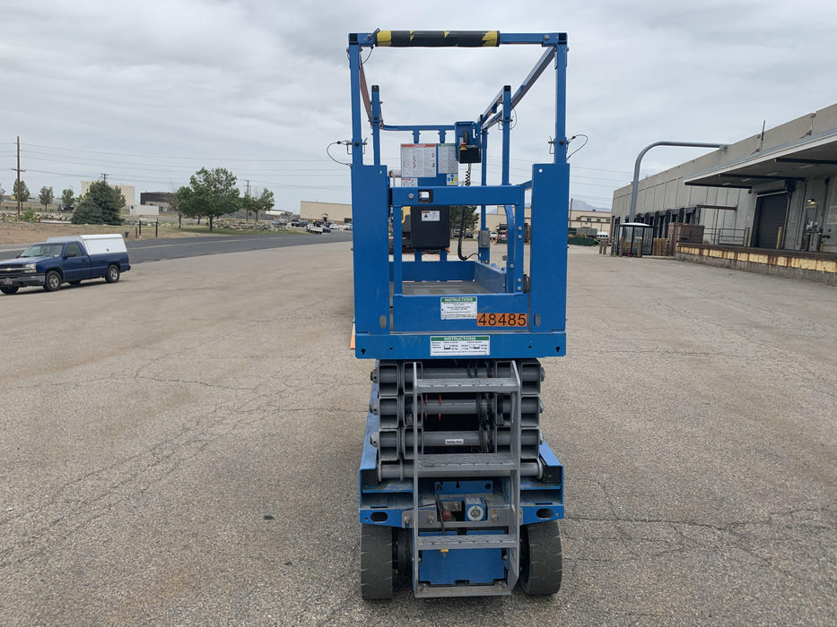 2019 Genie GS-2632 Folding rails with half height swing gate