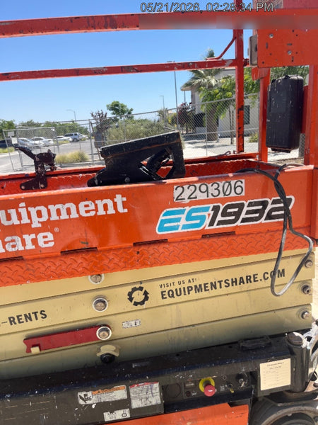 2022 JLG ES1932