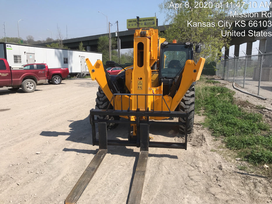2019 JCB 512-56 Cab/Heat/Air, 109 HP, Solid Tires, STD Worklight, Beacon, Aux Hydraulics, Lifting Eye, Back up Alarm w/66" Carriage/60" Forks