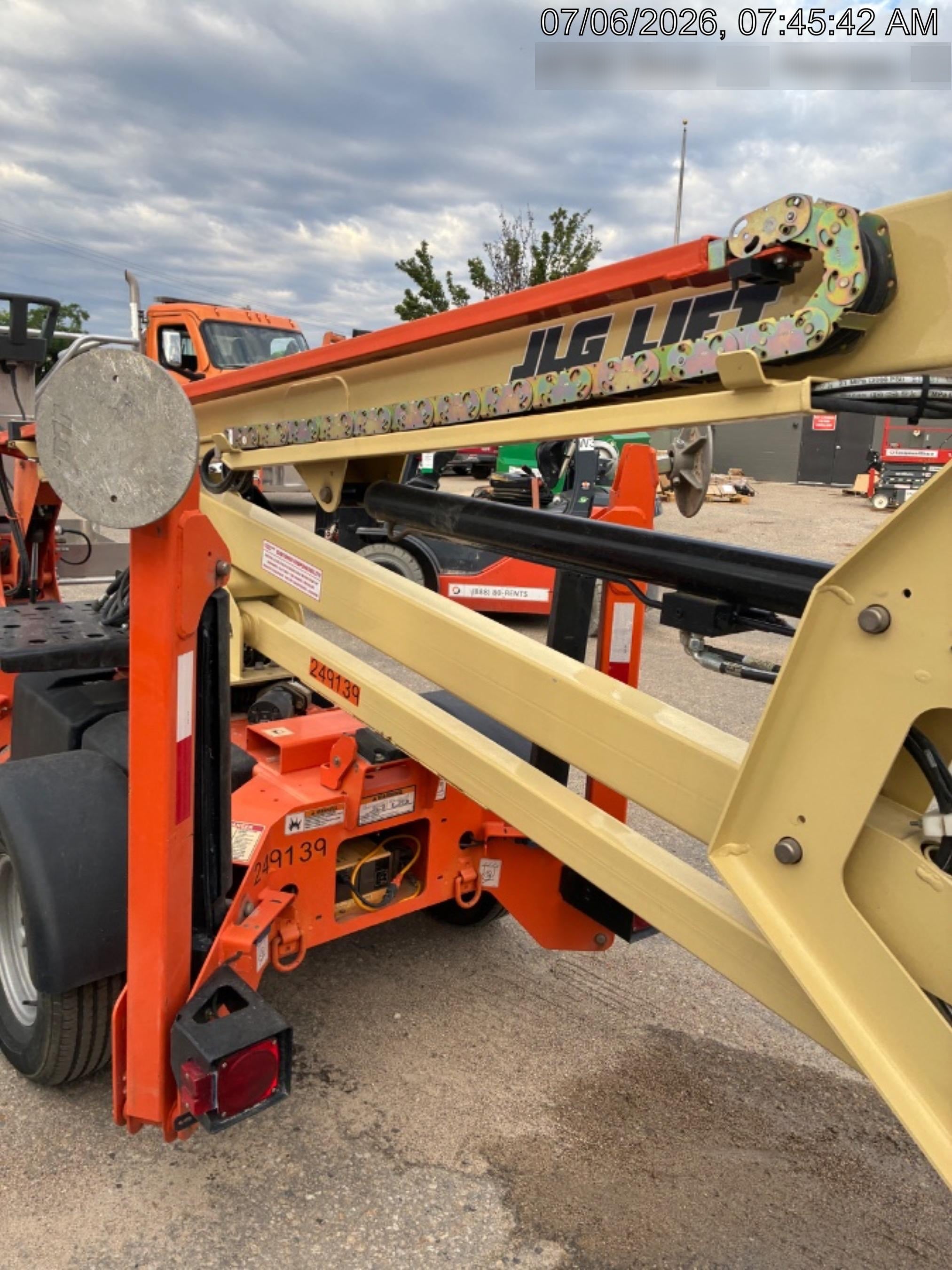 2022 JLG T350