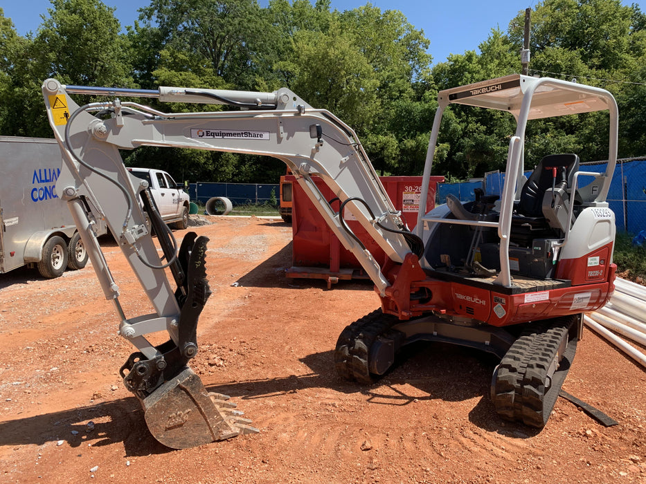 2021 TAKEUCHI TB235-2R