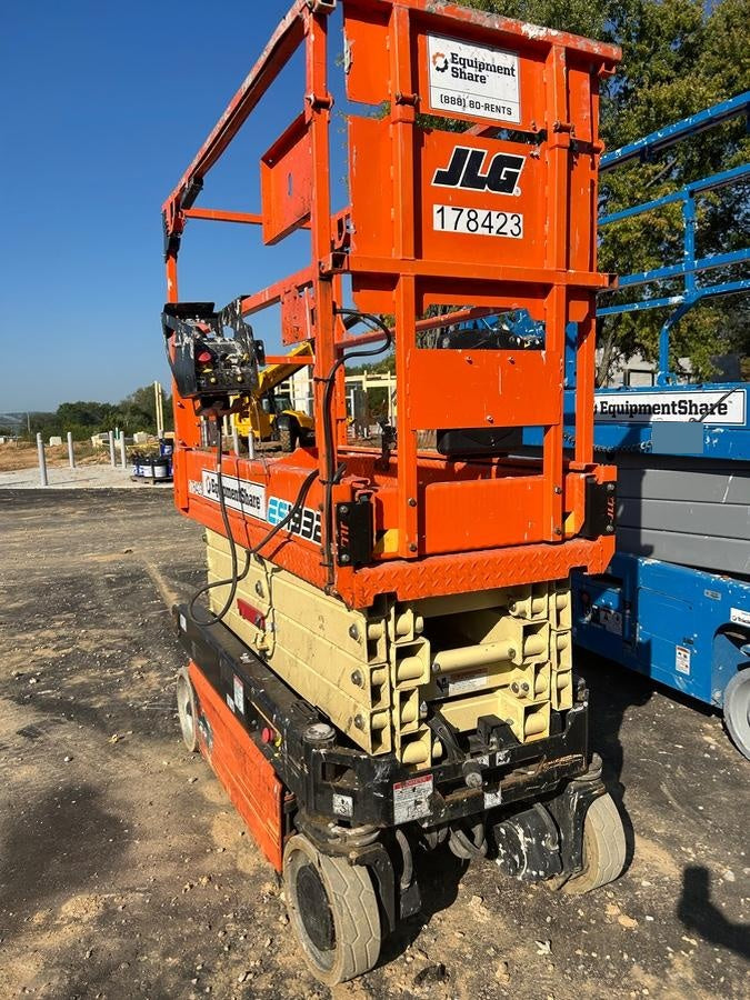 2021 JLG ES1932