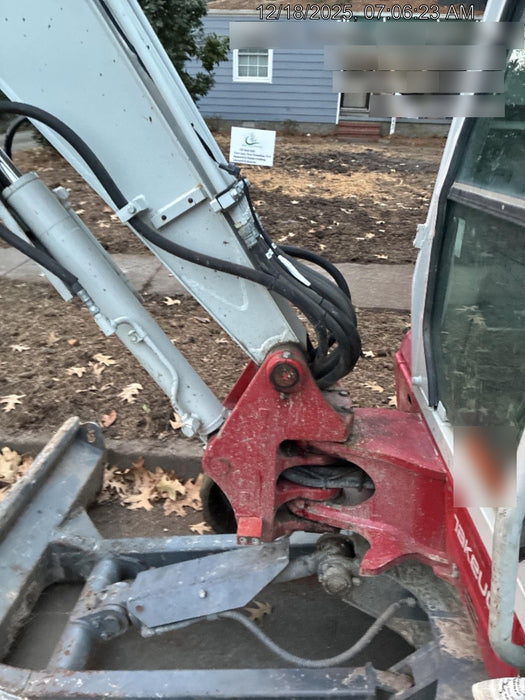 2021 TAKEUCHI TB235-2CR