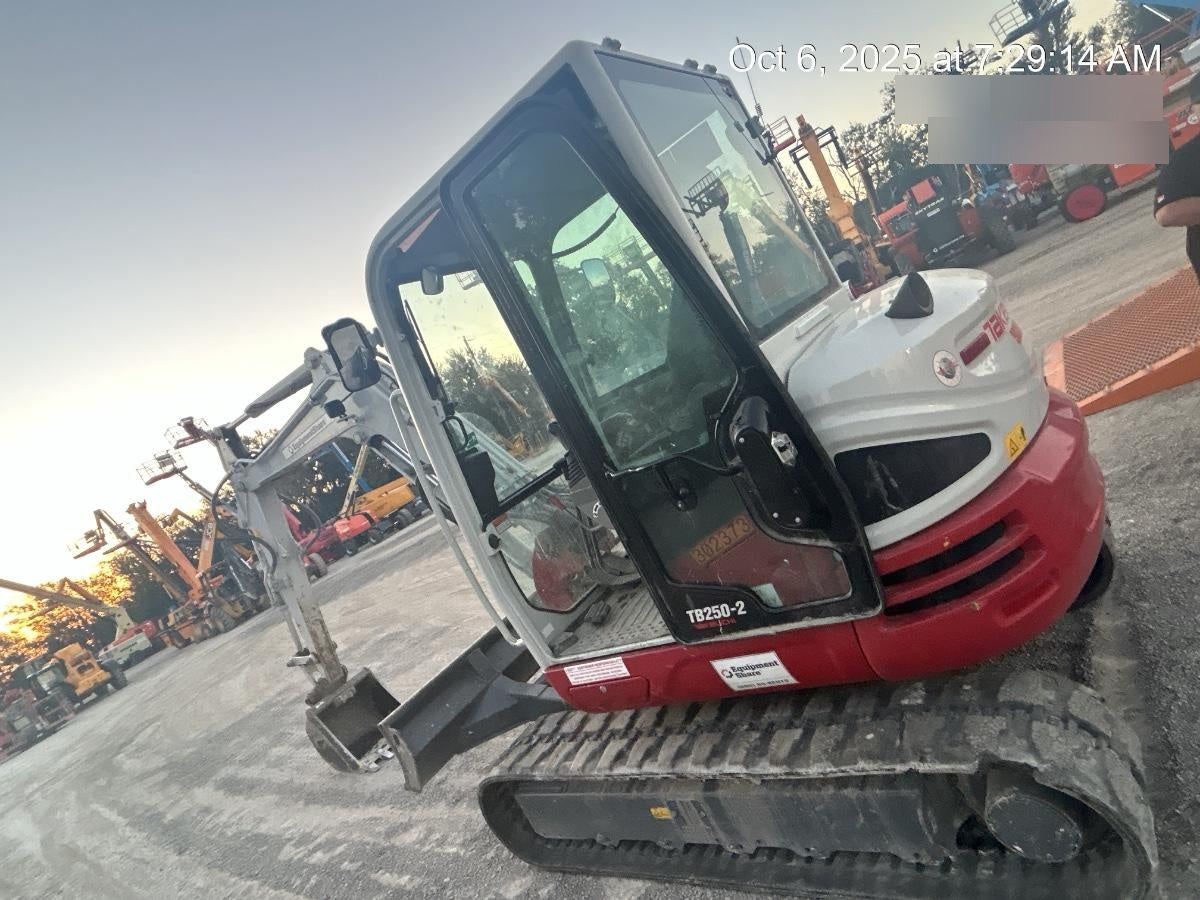 2023 TAKEUCHI TB250-2CR